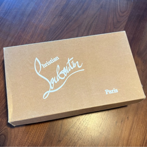 Christian Louboutin - Picture 9 of 9